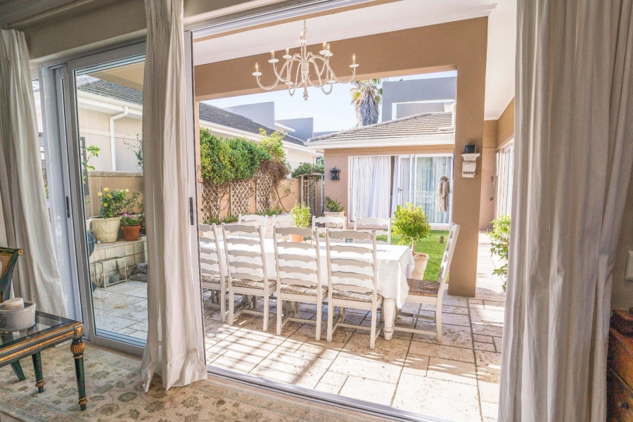 To Let 4 Bedroom Property for Rent in Sunset Links Western Cape